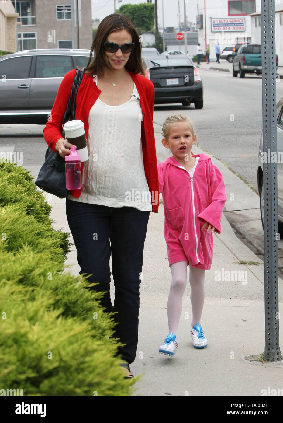 Jennifer Garner and her daughter Violet Affleck out and about in Santa