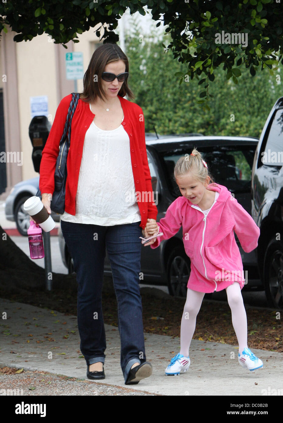 Jennifer Garner and her daughter Violet Affleck out and about in Santa