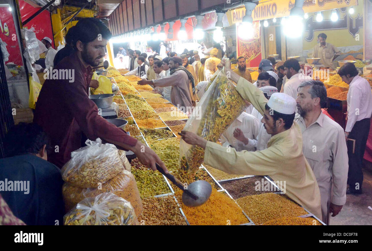 People busy in Eid shopping at market ahead of Eid- ul-Fitar during Stock  Photo - Alamy