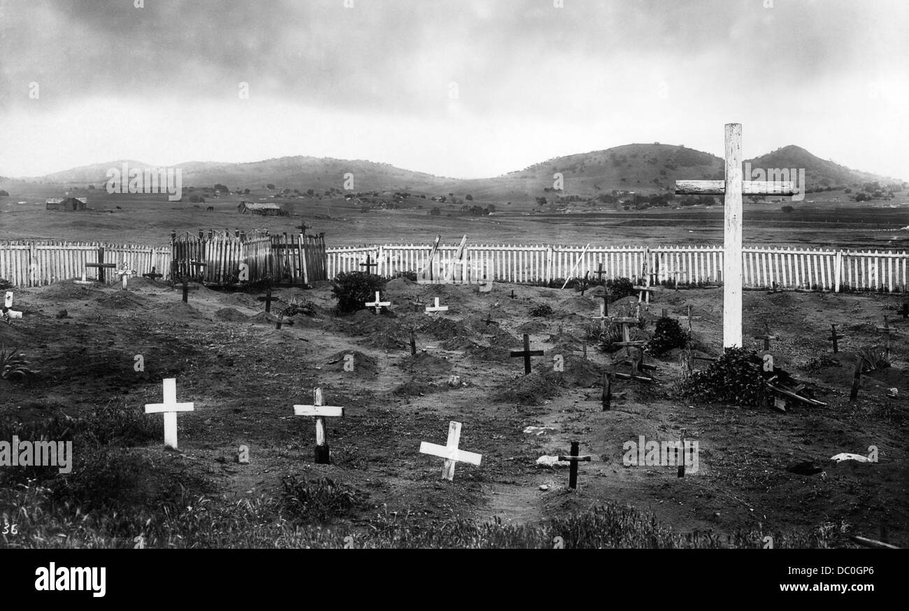 1800s HISTORICAL WESTERN FRONTIER GRAVEYARD WITH CROSSES Stock Photo