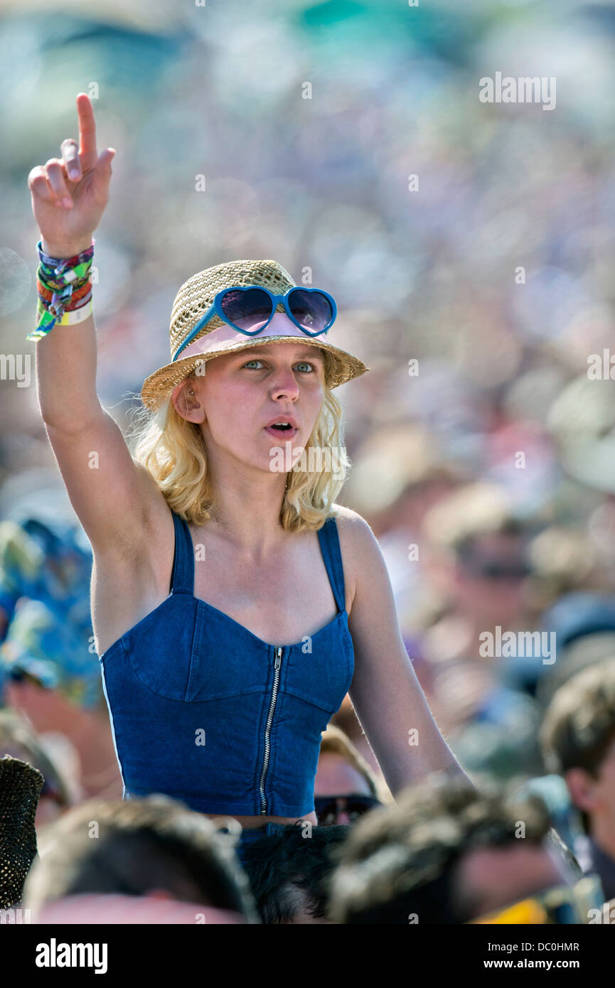 Glastonbury Festival 2013 - Fans at the performance of Noah and the Whale on the Other stage. Stock Photo