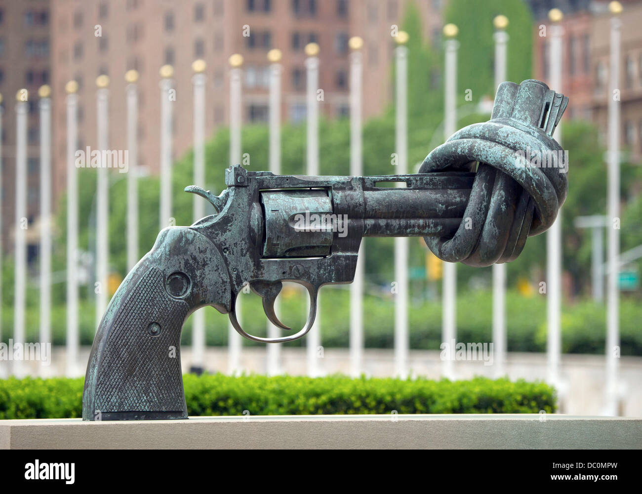 The sculpture "Non Violence" also known as "The Knotted Gun" by Swedish artist Carl Fredrik Reutersward sits outside of the United Nations (UN) in New York City, New York, USA, 03 June 2013. The scultpure was a gift from Luxembourg to the UN in 1988. Photo: TIM BRAKEMEIER Stock Photo