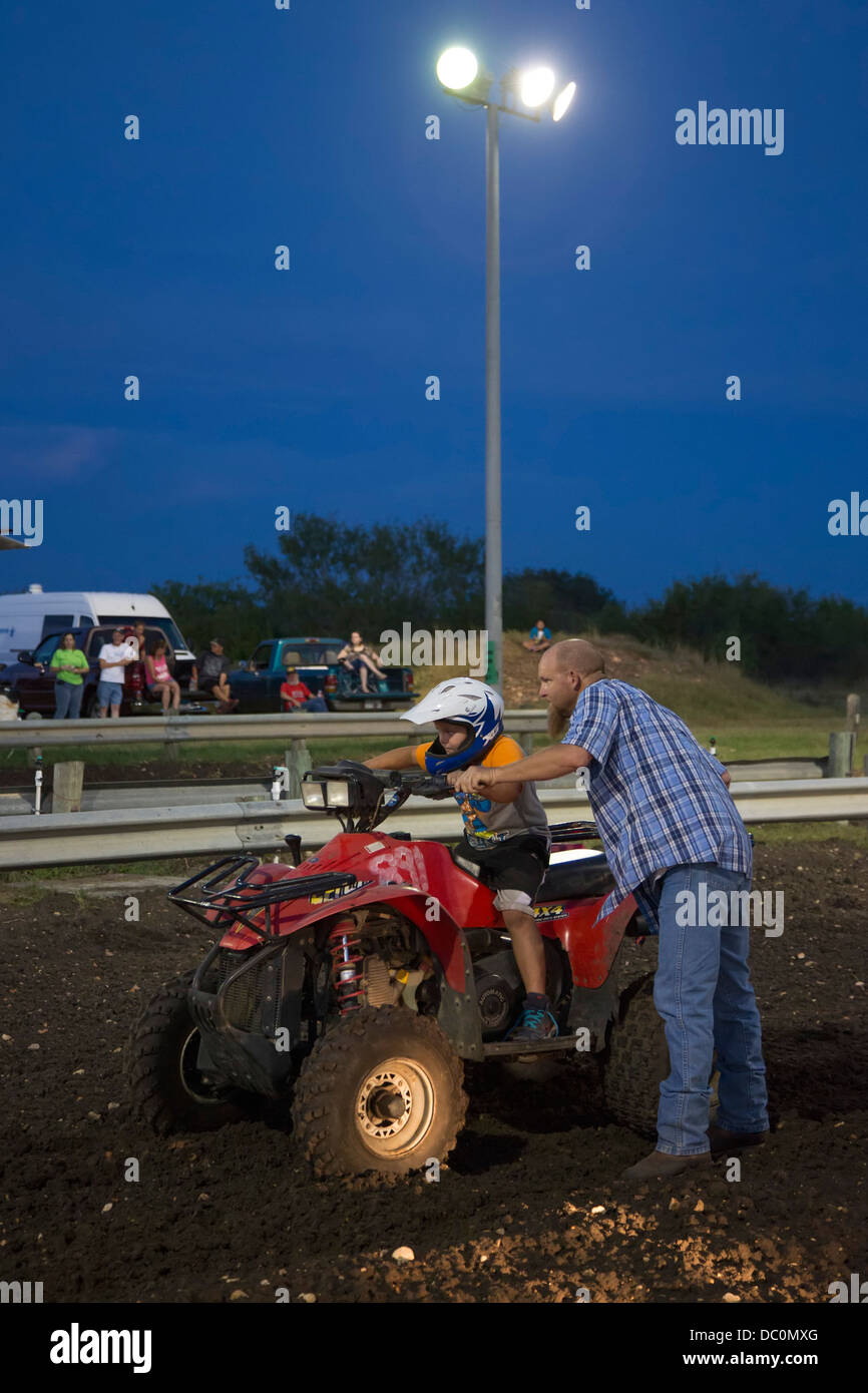 Dunlay, Texas The Medina Valley Mud Drags, drag races on a short