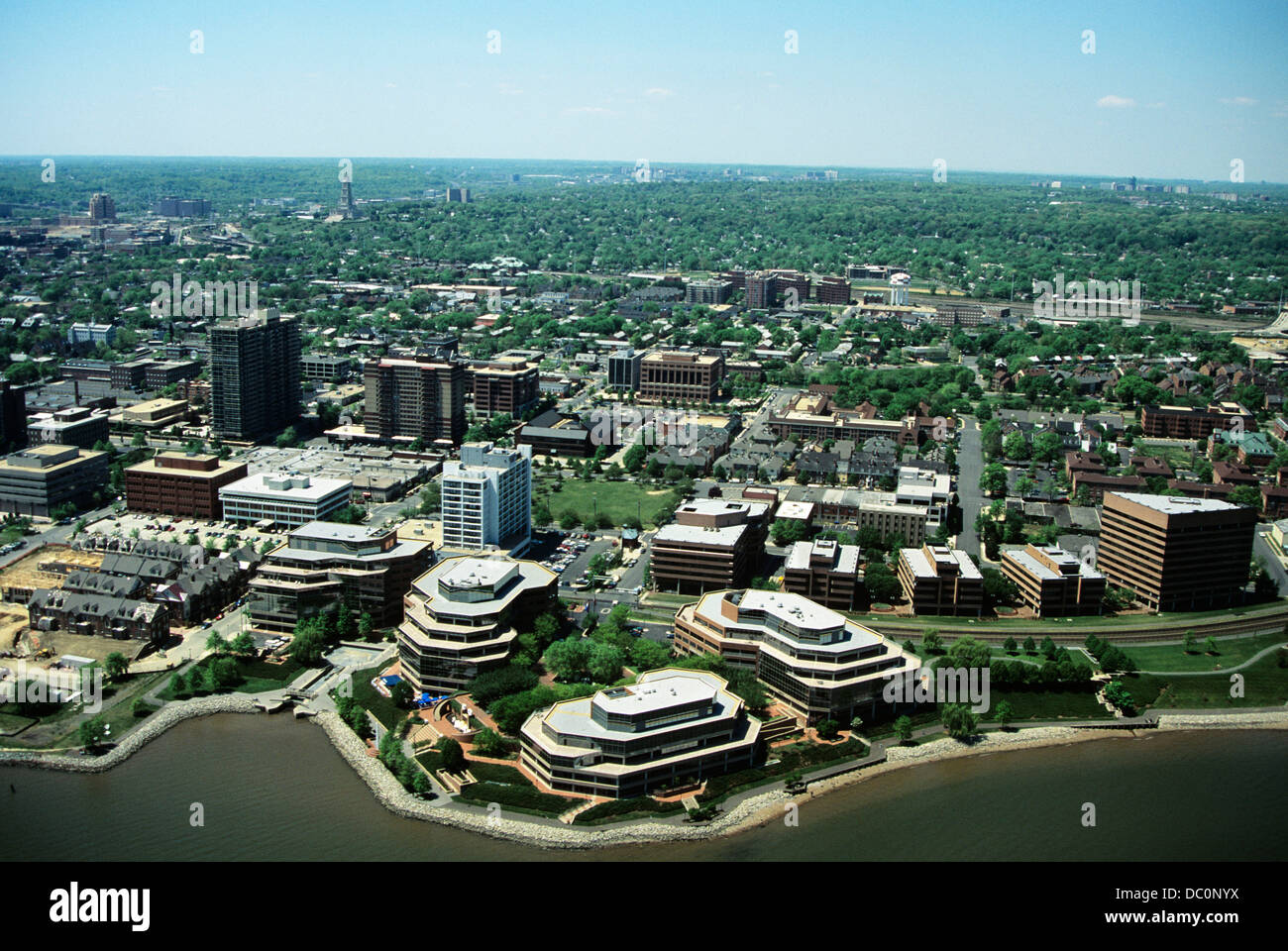 ARLINGTON VA AERIAL VIEW OF CITY ALONG POTOMAC RIVER Stock Photo - Alamy