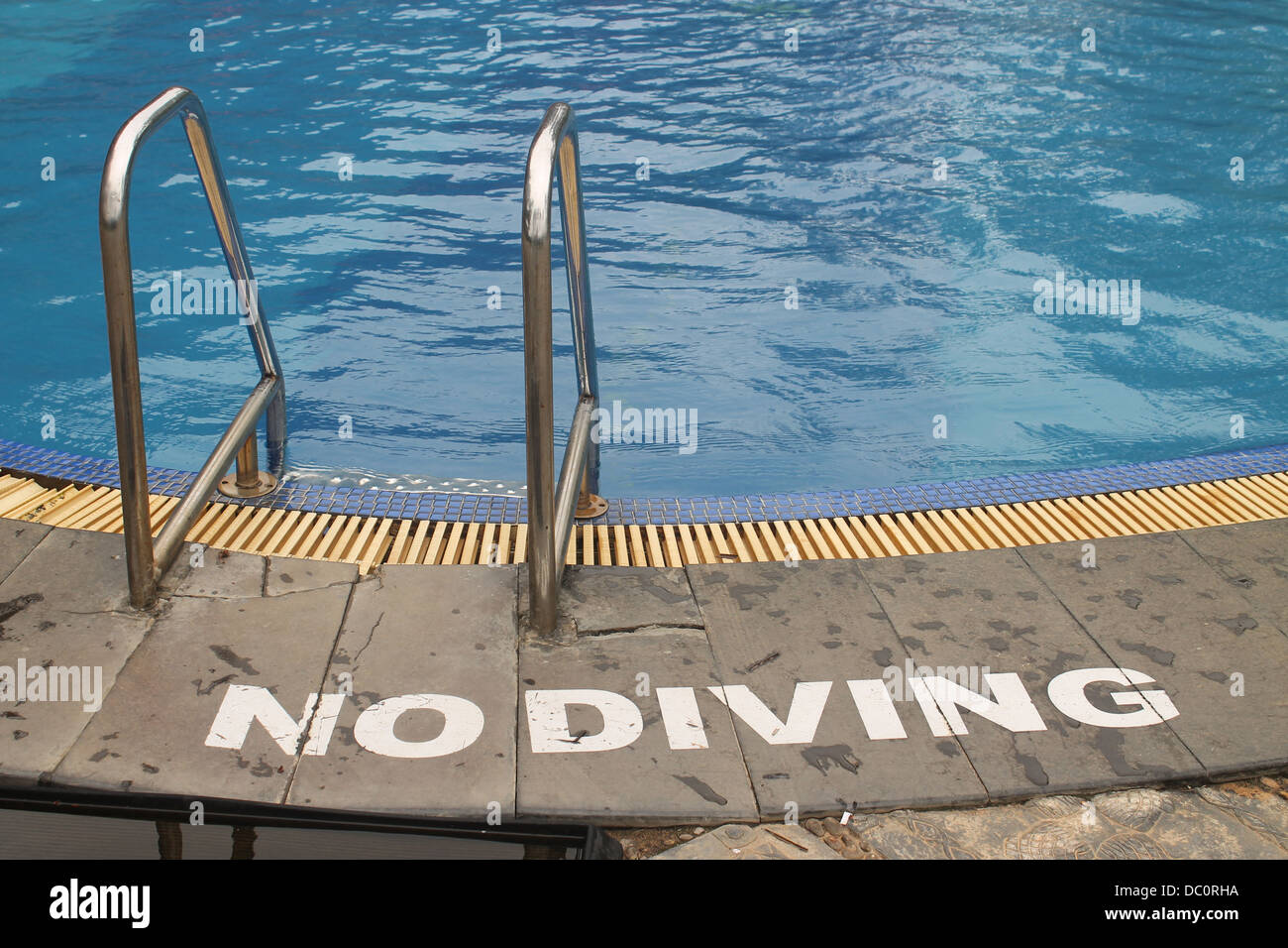 No Diving warning message on a swimming pool Stock Photo Alamy