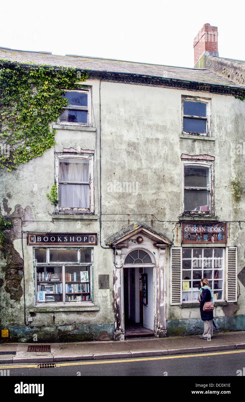 Corran Bookshop in Laugharne, the Carmarthenshire fishing village were Dylan Thomas lived until his death in 1953. Stock Photo