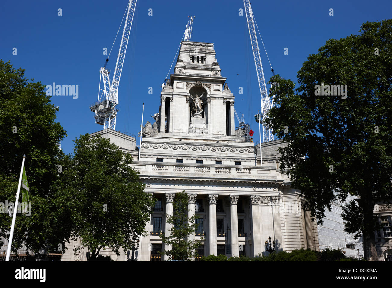 10 trinity square formerly the home of the port of london authority soon to be luxury hotel london england uk Stock Photo