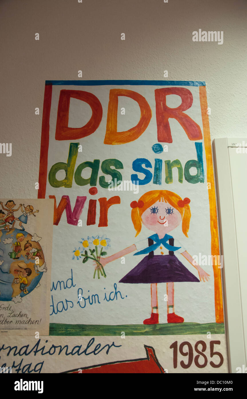 Ddr poster hi-res stock photography and images - Alamy