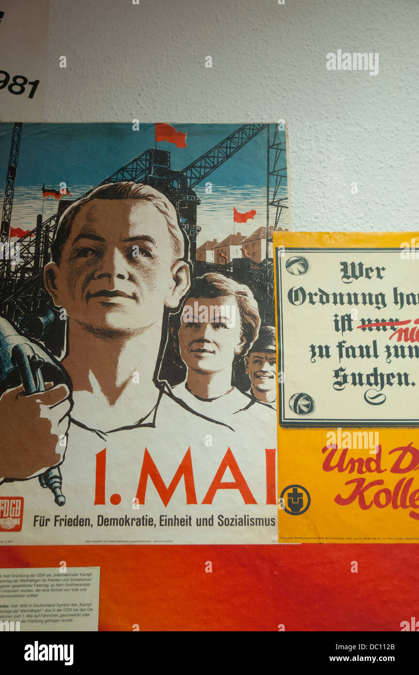 Ddr poster hi-res stock photography and images - Alamy