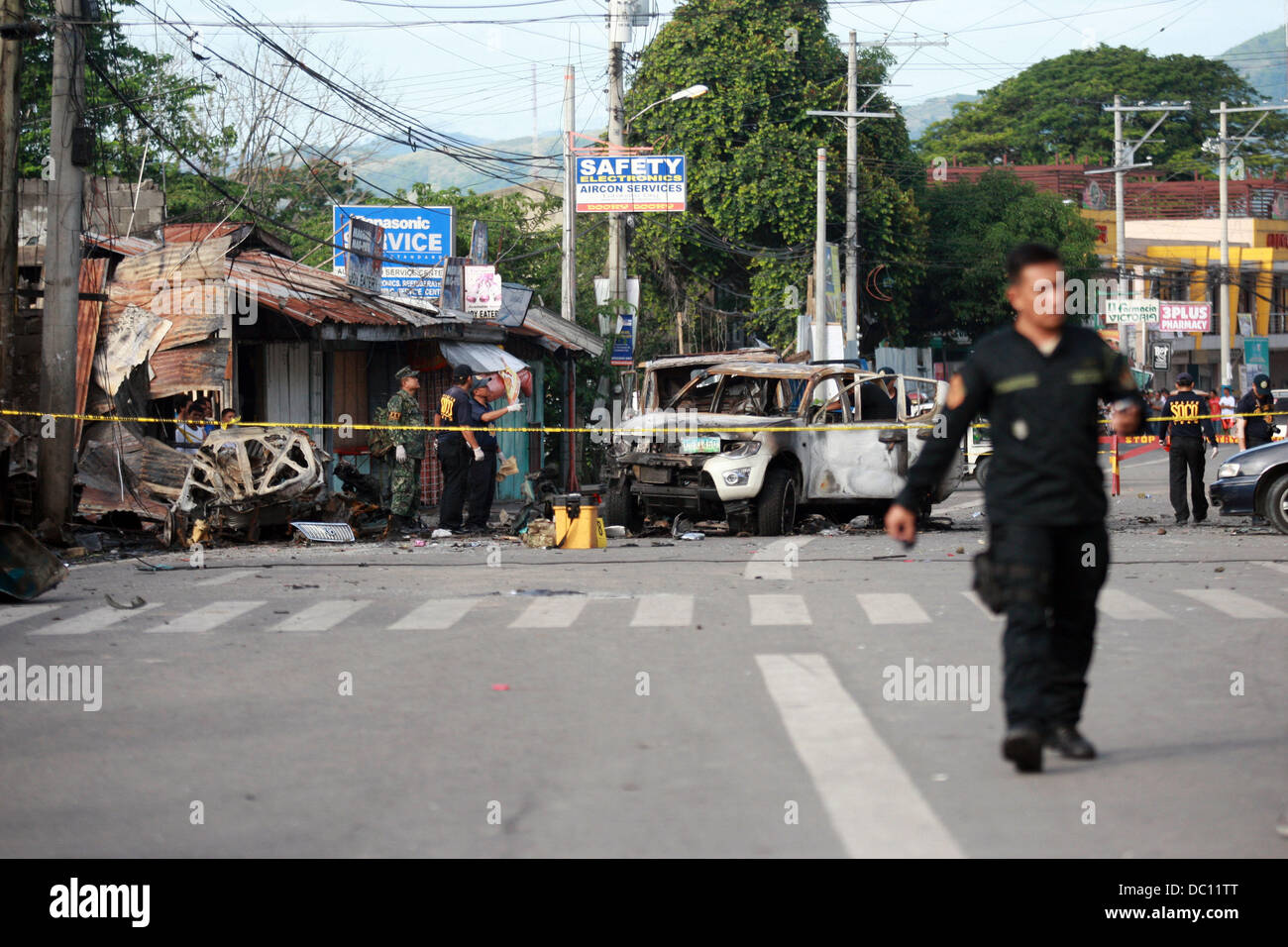 Cotabato, Philippines. 6th Aug, 2013. Filipino bomb experts gather ...