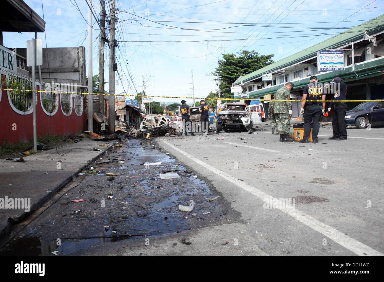 Filipino bomb experts gather evidences on August 6, 2013 at the scene ...
