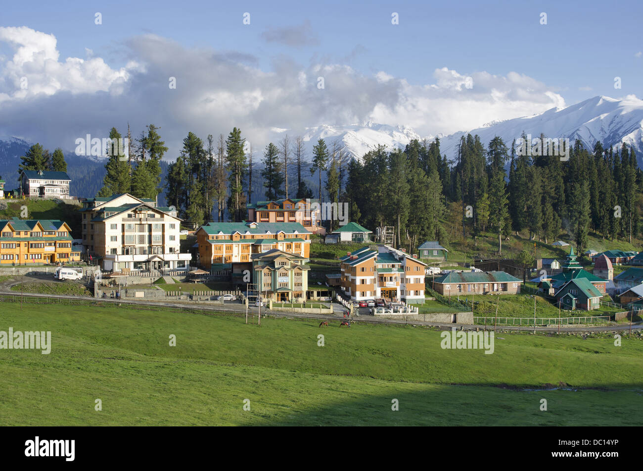Gulmarg houses hires stock photography and images Alamy