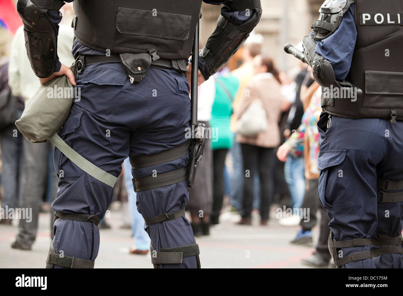 armed police officer Stock Photo - Alamy