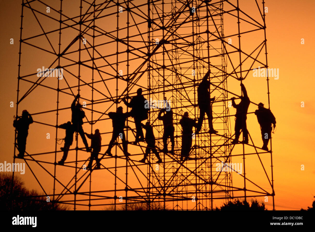 Construction workers on scaffolding Stock Photo - Alamy