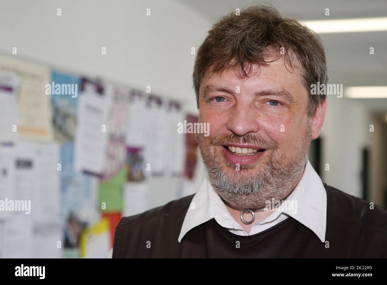 Scientist Christian Kaernbach specialising in the field of goose bumps (horripilation) is pictured in a hallway of the Leipniz Institute for Science and Mathemaics Education at the University of Kiel, Germany, 23 July 2013. Kaernbach researches on reactions of skin to emotional stimulation with his self-developed camera. Photo: Malte Christians Stock Photo