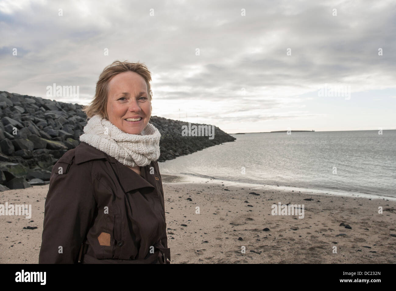 Mature woman vacation alone hi-res stock photography and images - Alamy