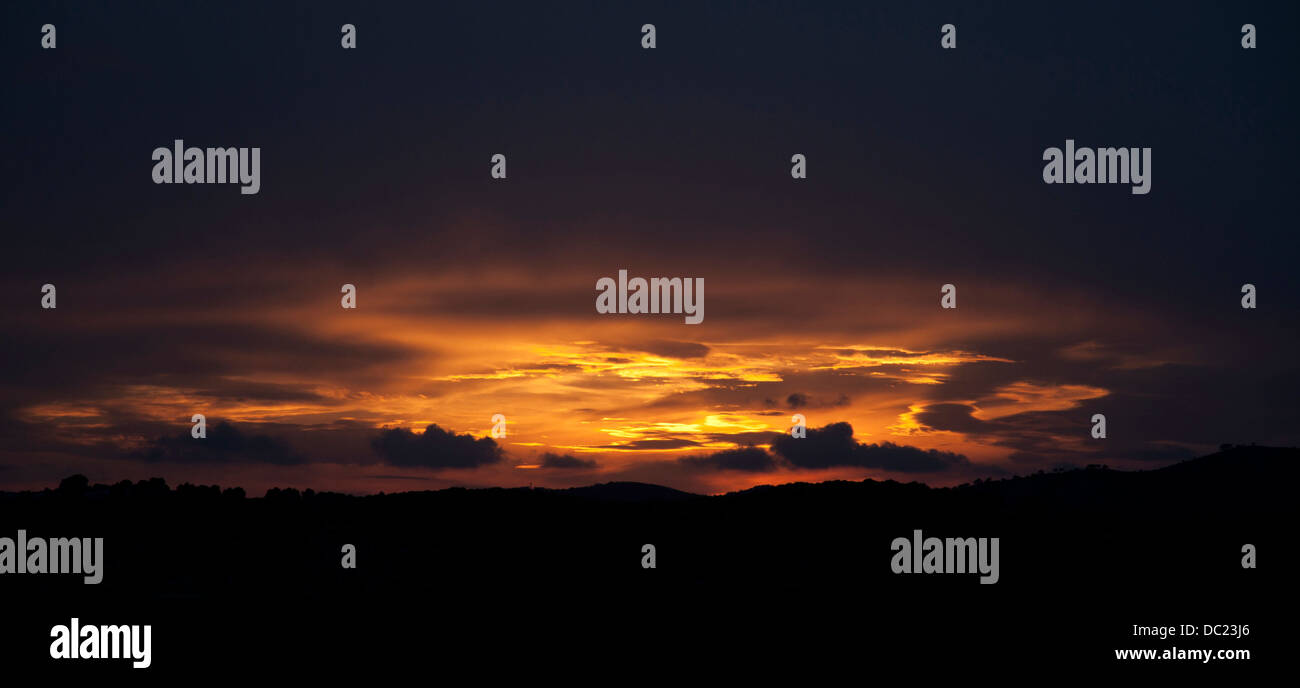 Dark sunset horizon hi-res stock photography and images - Alamy