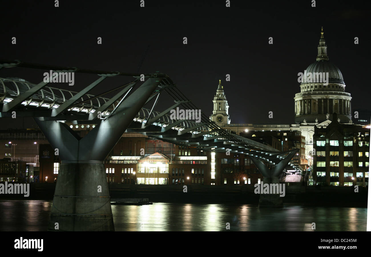 Wobbly bridge hires stock photography and images Alamy