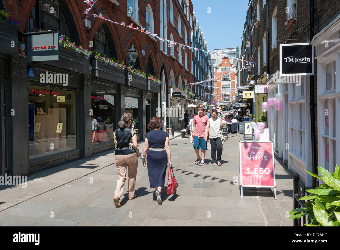 Shops and shoppers St Christopher's Place London UK on a sunny summer day Stock Photo