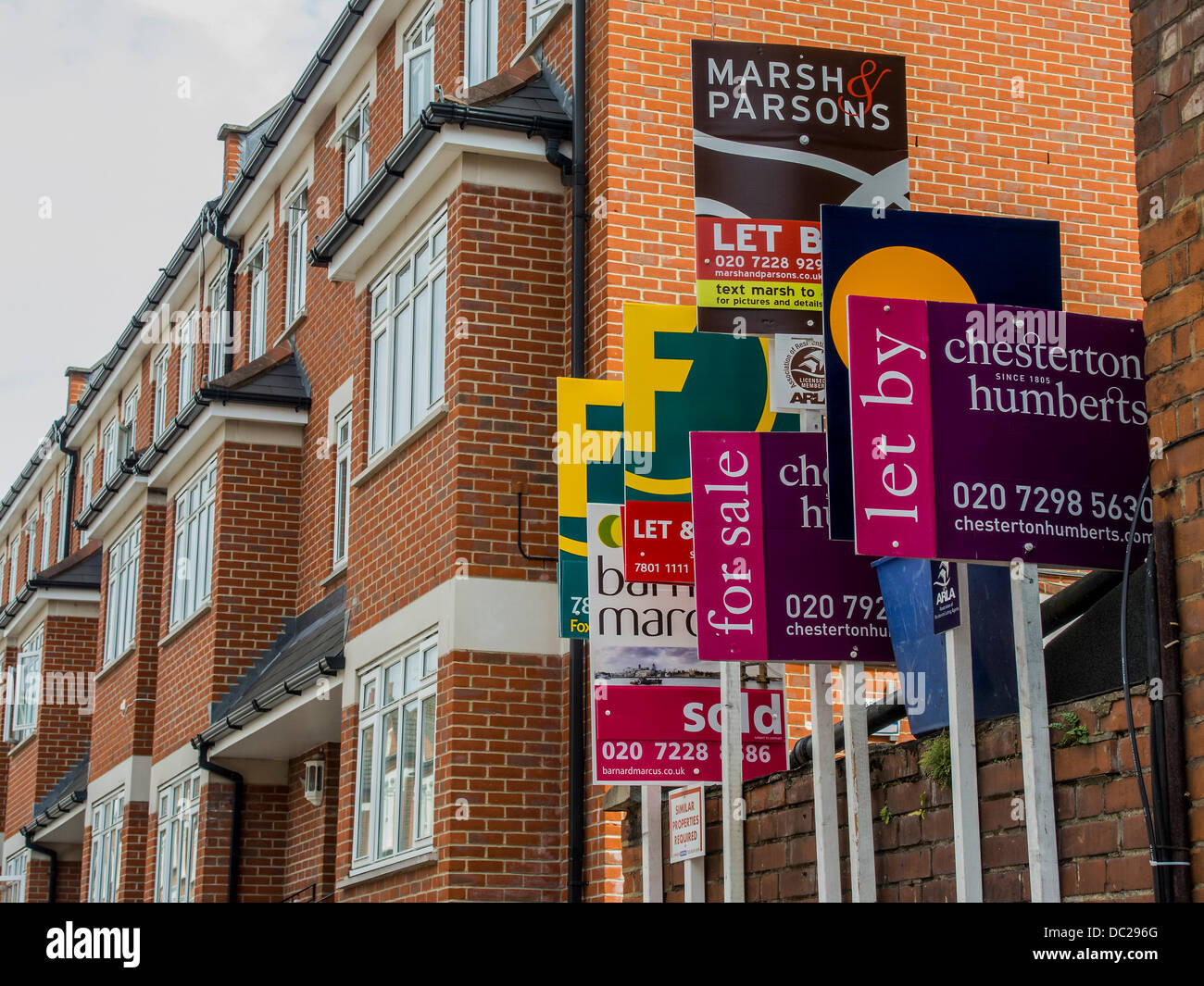 London for sale signs house foxtons hires stock photography and images