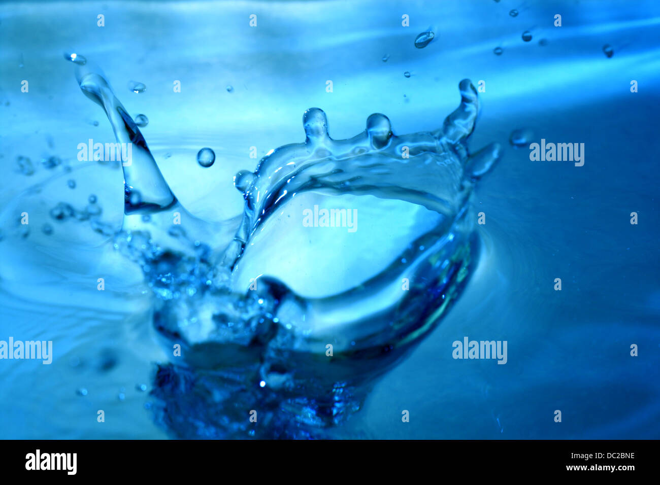 blue water splash macro close up Stock Photo - Alamy