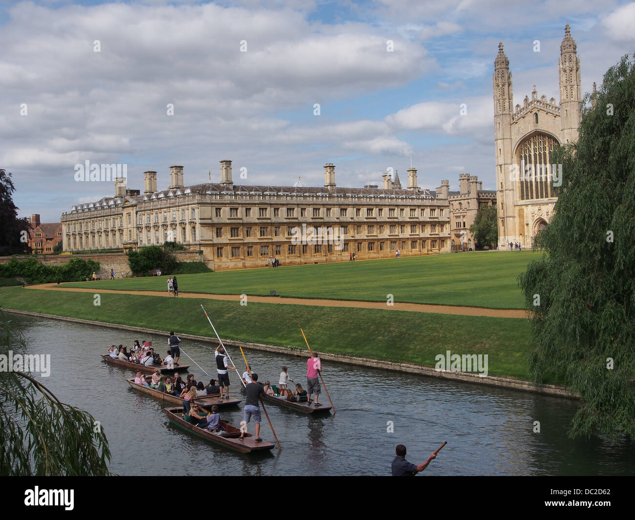 Cambridge University punting on the river Cam, King's College Stock Photo