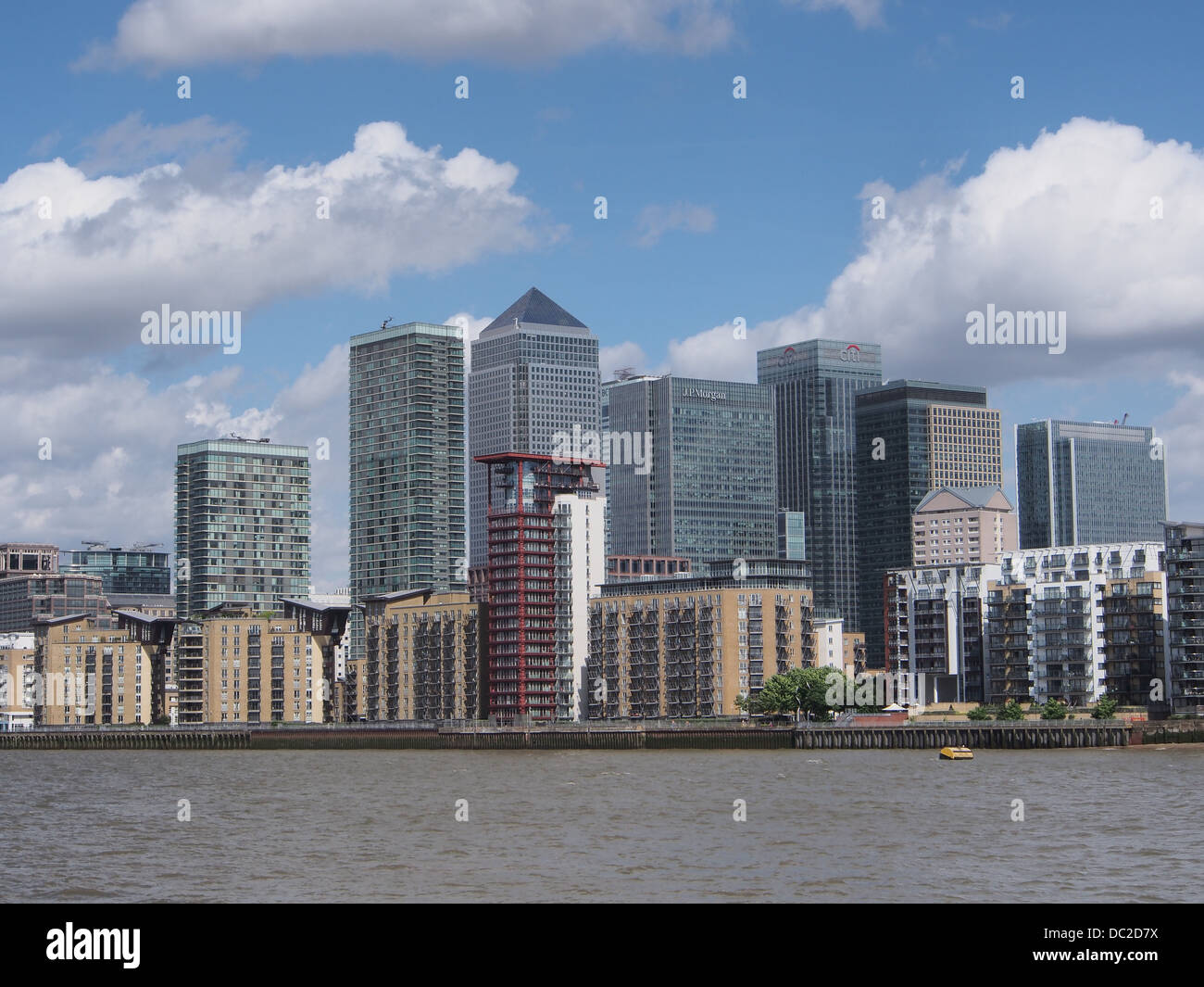 The skyline canary wharf hi-res stock photography and images - Alamy