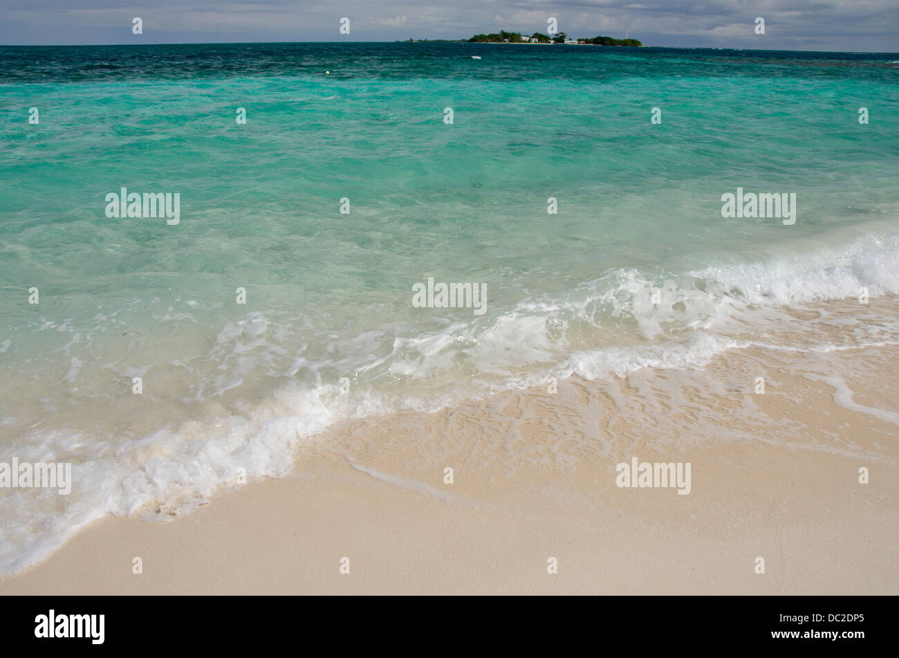 Belize, Stann Creek, Sapodilla Cayes Marine Reserve. Island view of Hunting Caye from Lime Caye. Stock Photo