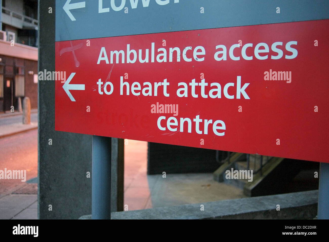 AMBULANCE ACCESS TO HEART ATTACK CENTRE Hospital Sign London UK Stock Photo