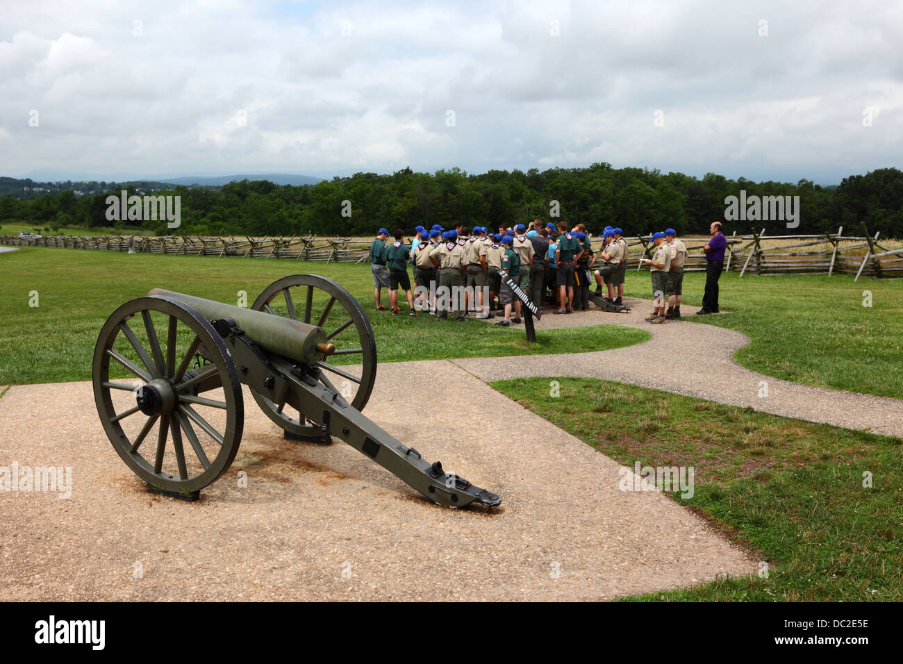 Boy scouts visiting battlefield near Eternal Light Peace Monument, Gettysburg National Military Park, Pennsylvania, USA Stock Photo