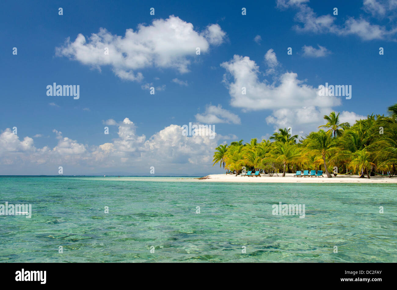 Belize, Stann Creek, Southwater Cay. White sand beach in the Caribbean Sea off the coast of Southwater Cay. UNESCO. Stock Photo