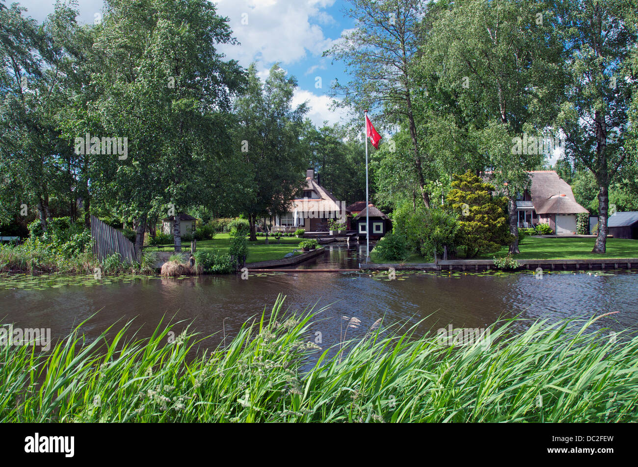 Traditional waterside thatched houses Giethoorn Holland Stock Photo Alamy