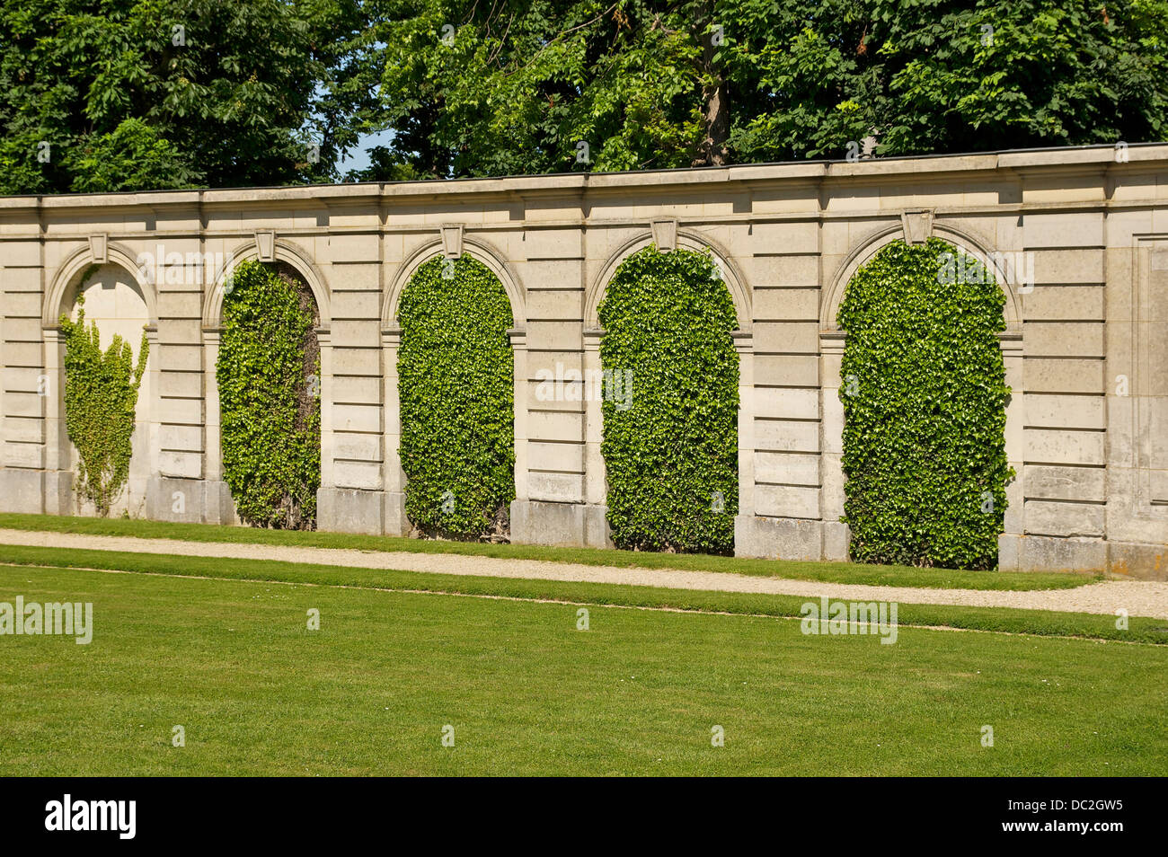 A decorative wall with ivy, château de Champs-sur-Marne, Seine-et-Marne, France Stock Photo