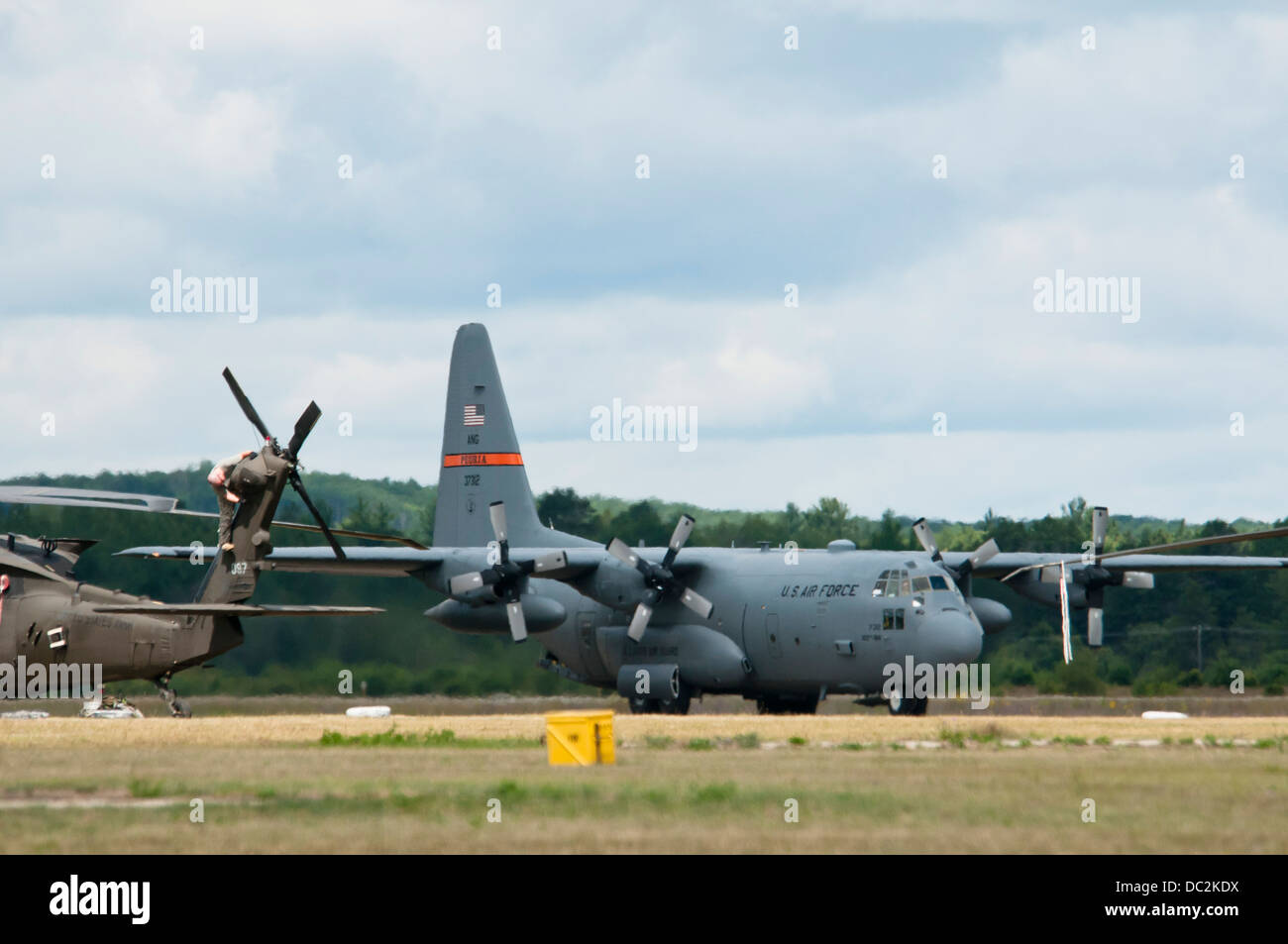 C130 Hercules from the 182d Airlift Wing from Peoria, Illinois lands