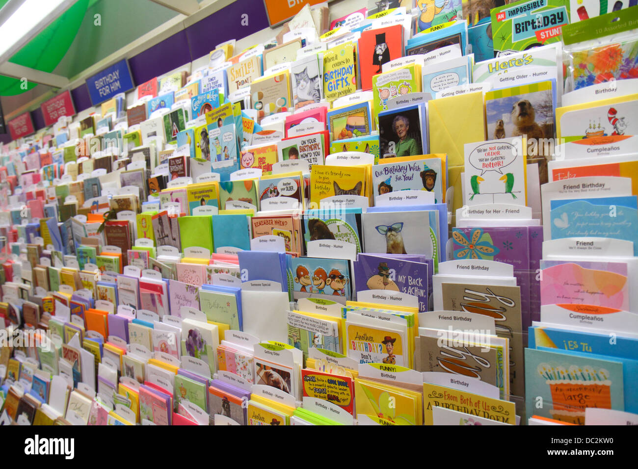 Greeting cards store usa hi-res stock photography and images - Alamy