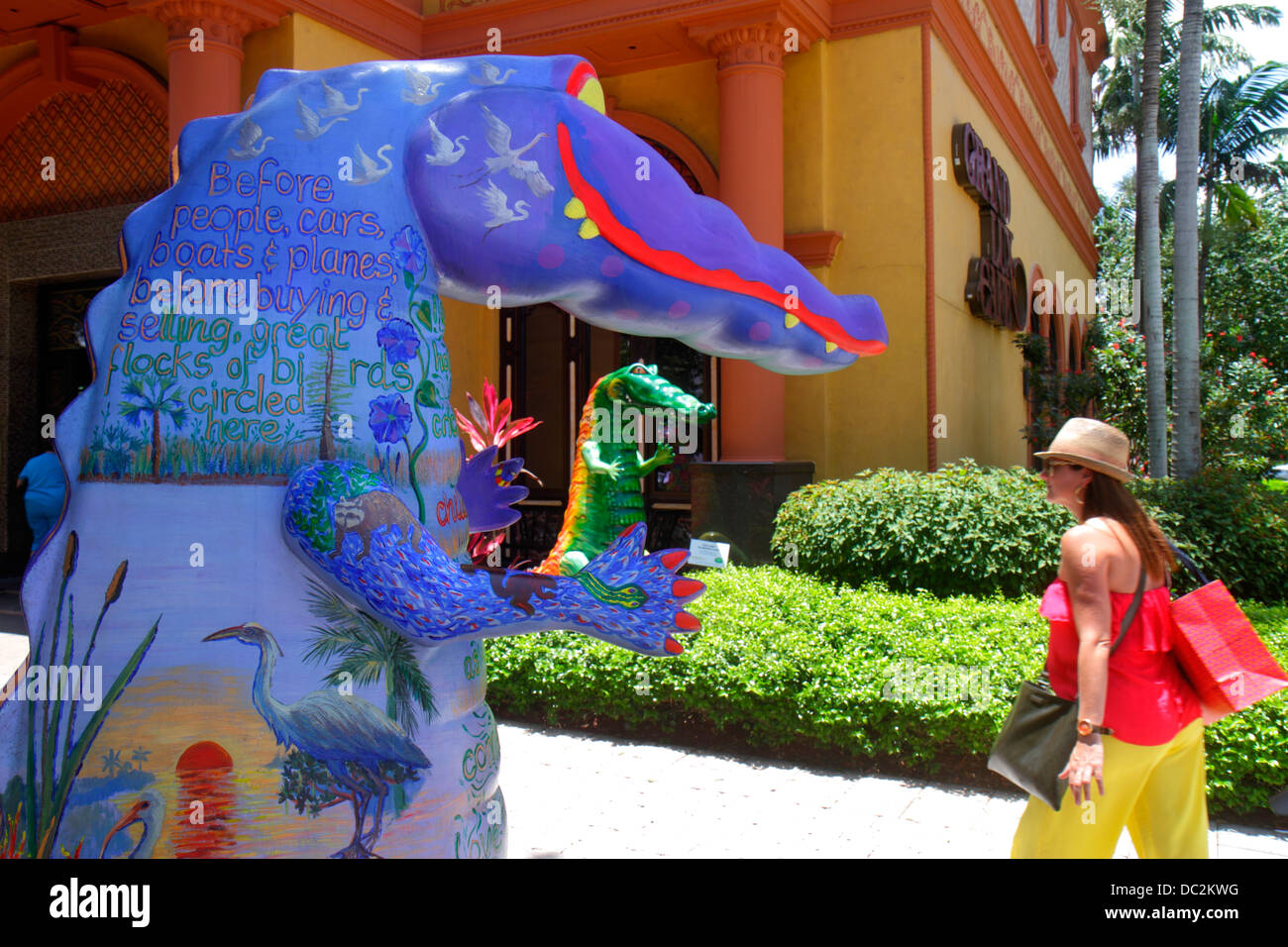 Florida Sunrise,Fort Ft. Lauderdale,Sawgrass Mills mall,ceramic alligator ,art,Gator Glam,fiberglass,sculpture,mosaic,looking FL130731053 Stock Photo  - Alamy