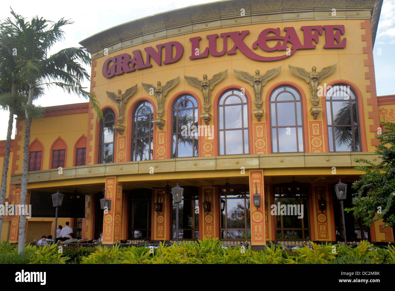 Florida Sunrise,Fort Ft. Lauderdale,Sawgrass Mills Mall,Grand Lux Cafe,restaurant restaurants food dining cafe cafes,cuisine,food,outside exterior,loo Stock Photo