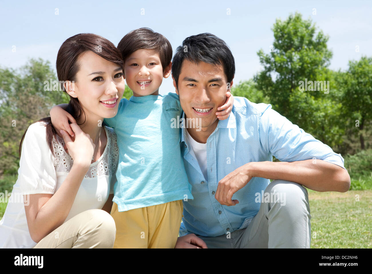 Happy Chinese family in a park Stock Photo - Alamy