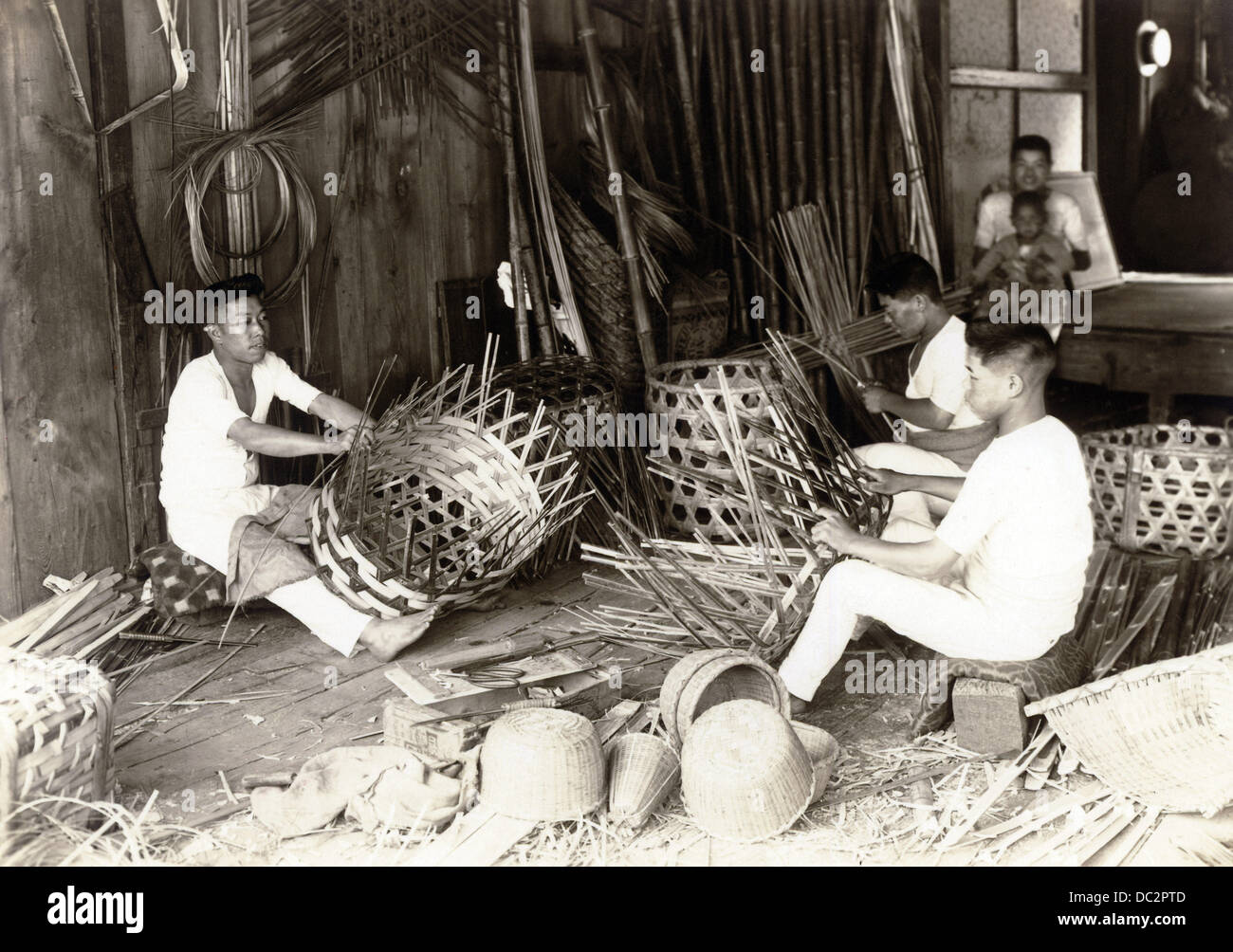 Basket maker. Pictured in the early 1920th Stock Photo Alamy