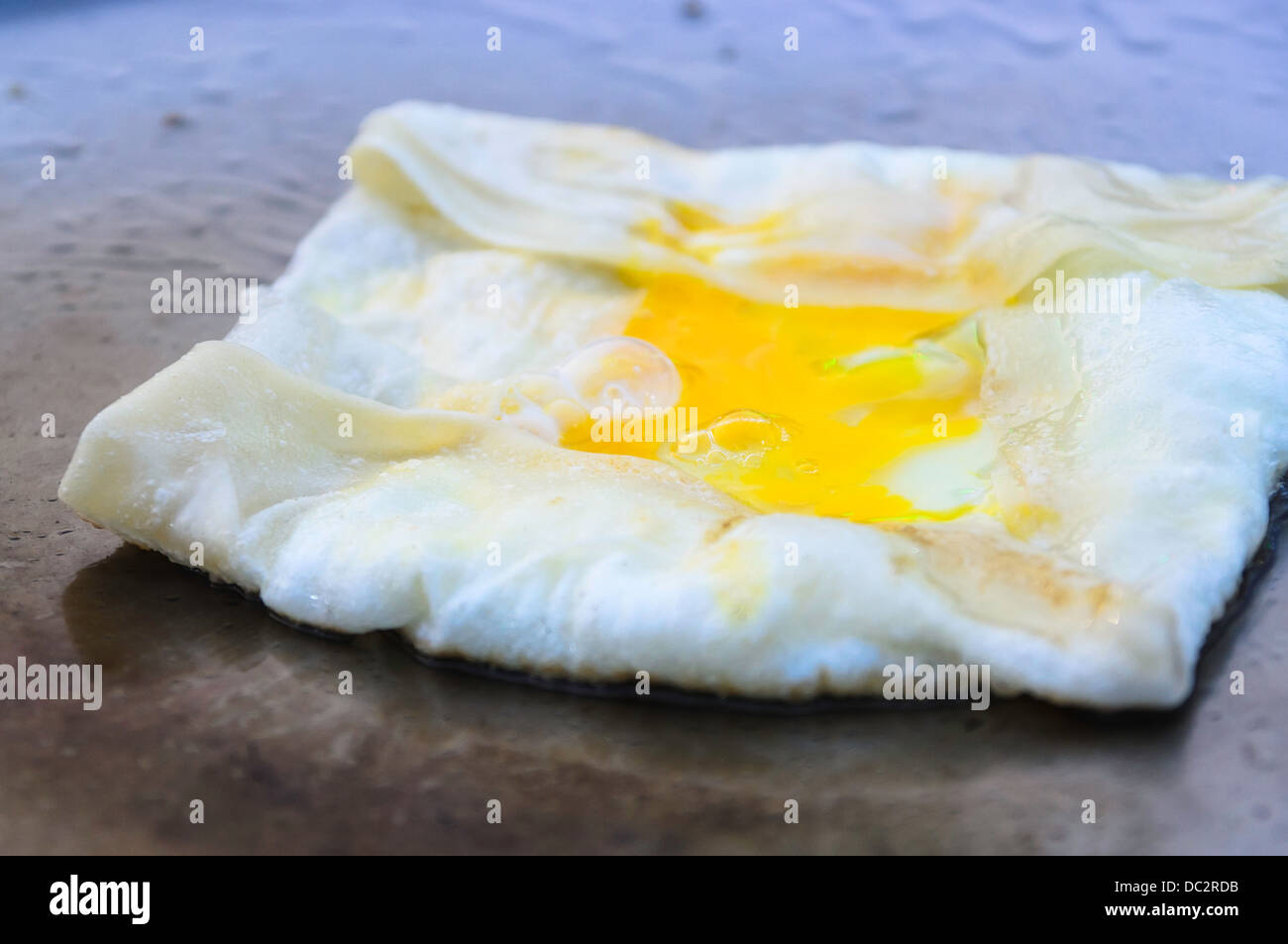 Egg roti in the pan Stock Photo Alamy