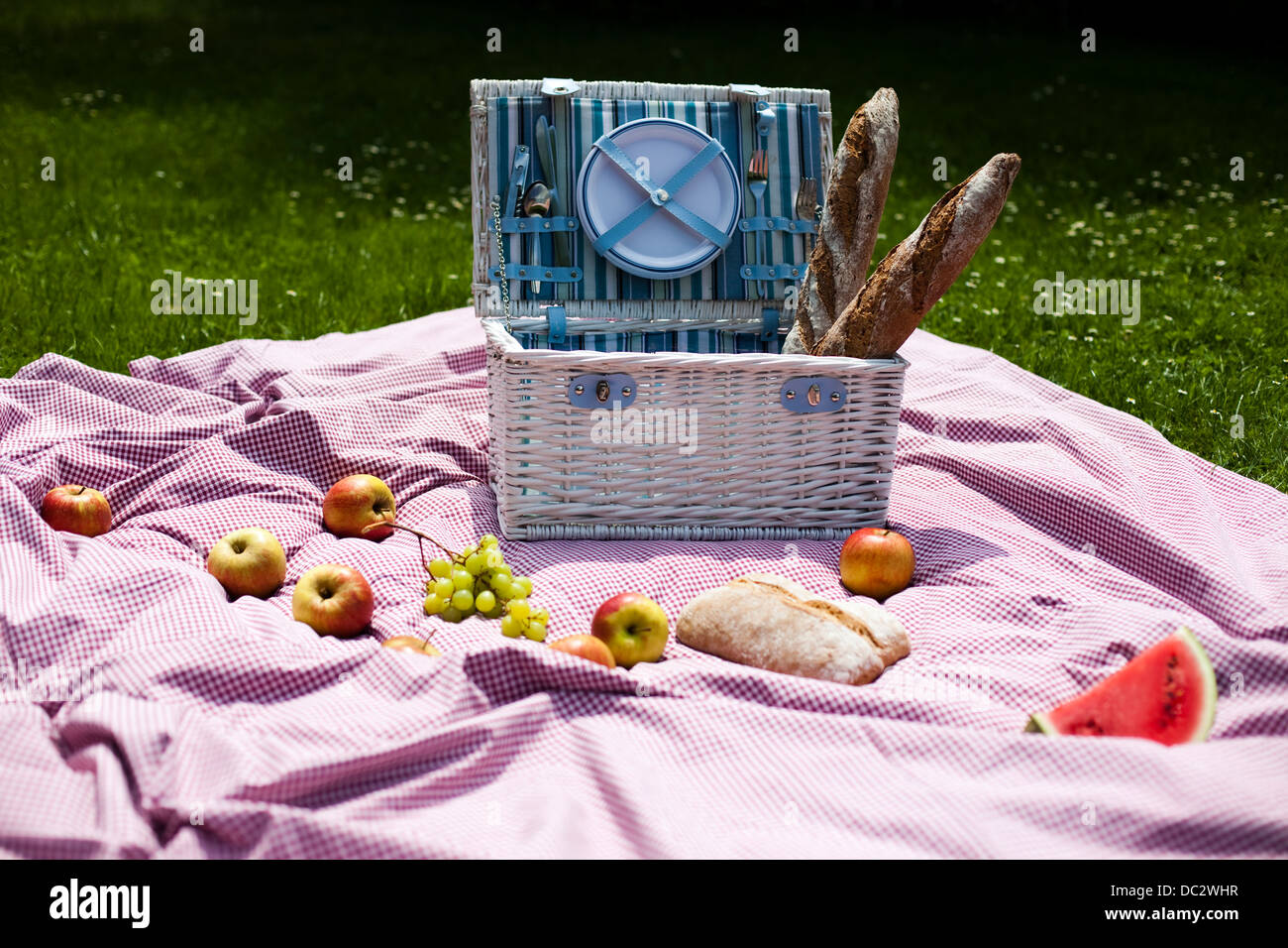 Picnic basket with fruit bread and wine Stock Photo - Alamy