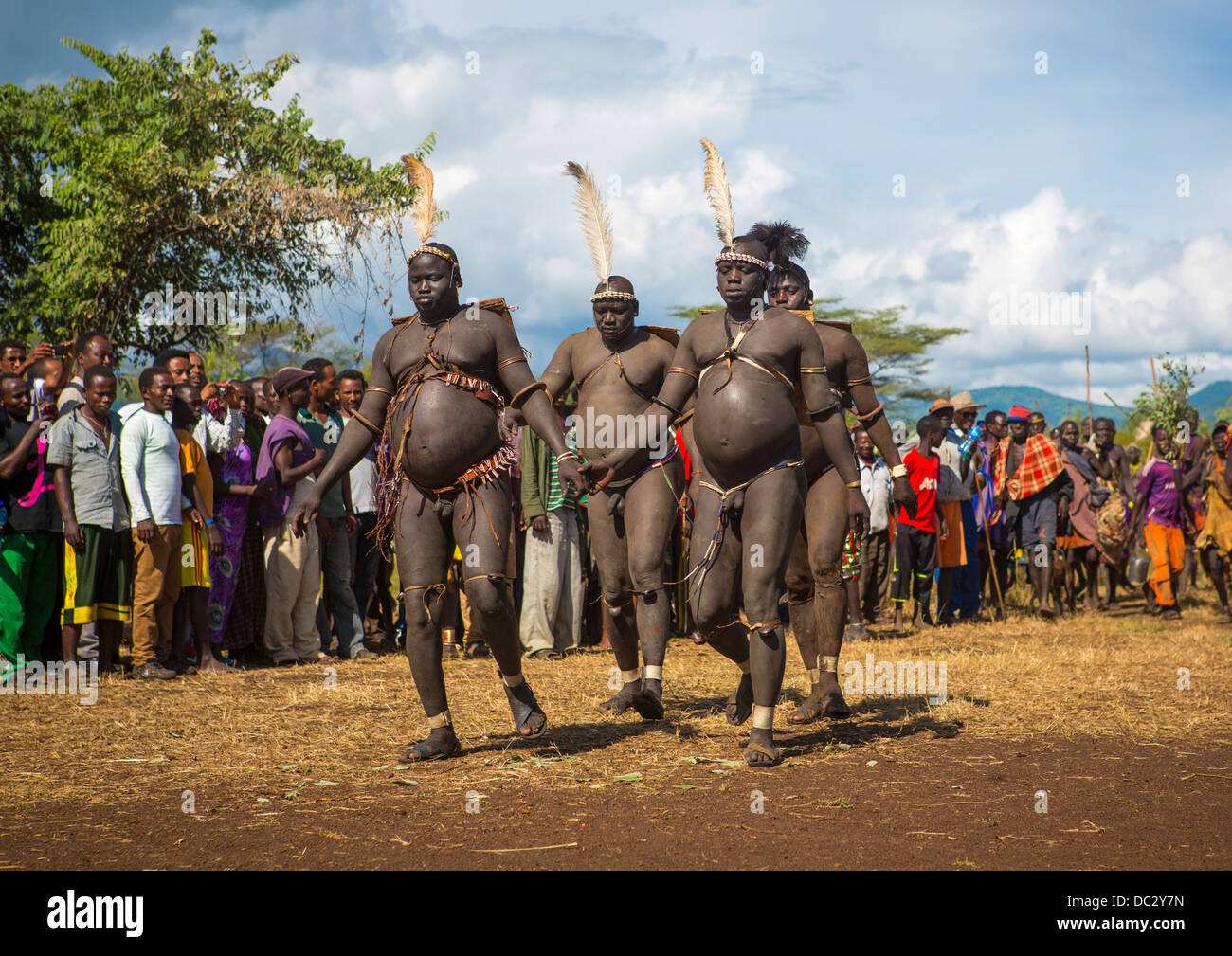 Bodi Tribe Fat Men Running During Kael Ceremony, Hana Mursi, Omo Valley,  Ethiopia Stock Photo - Alamy