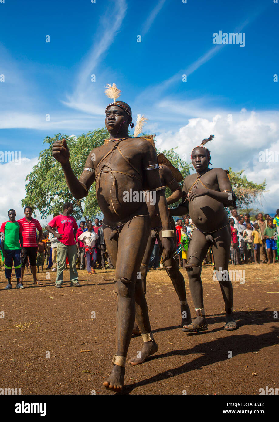 Bodi Tribe Fat Men Running During Kael Ceremony, Hana Mursi, Omo Valley, Ethiopia Stock Photo