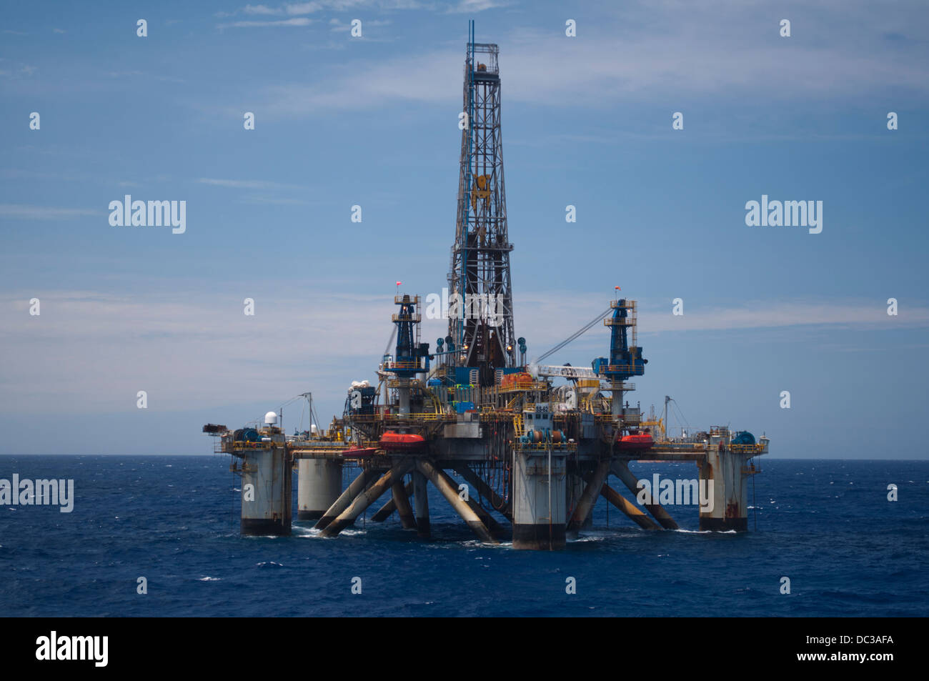 Offshore oil rig fire hi-res stock photography and images - Alamy