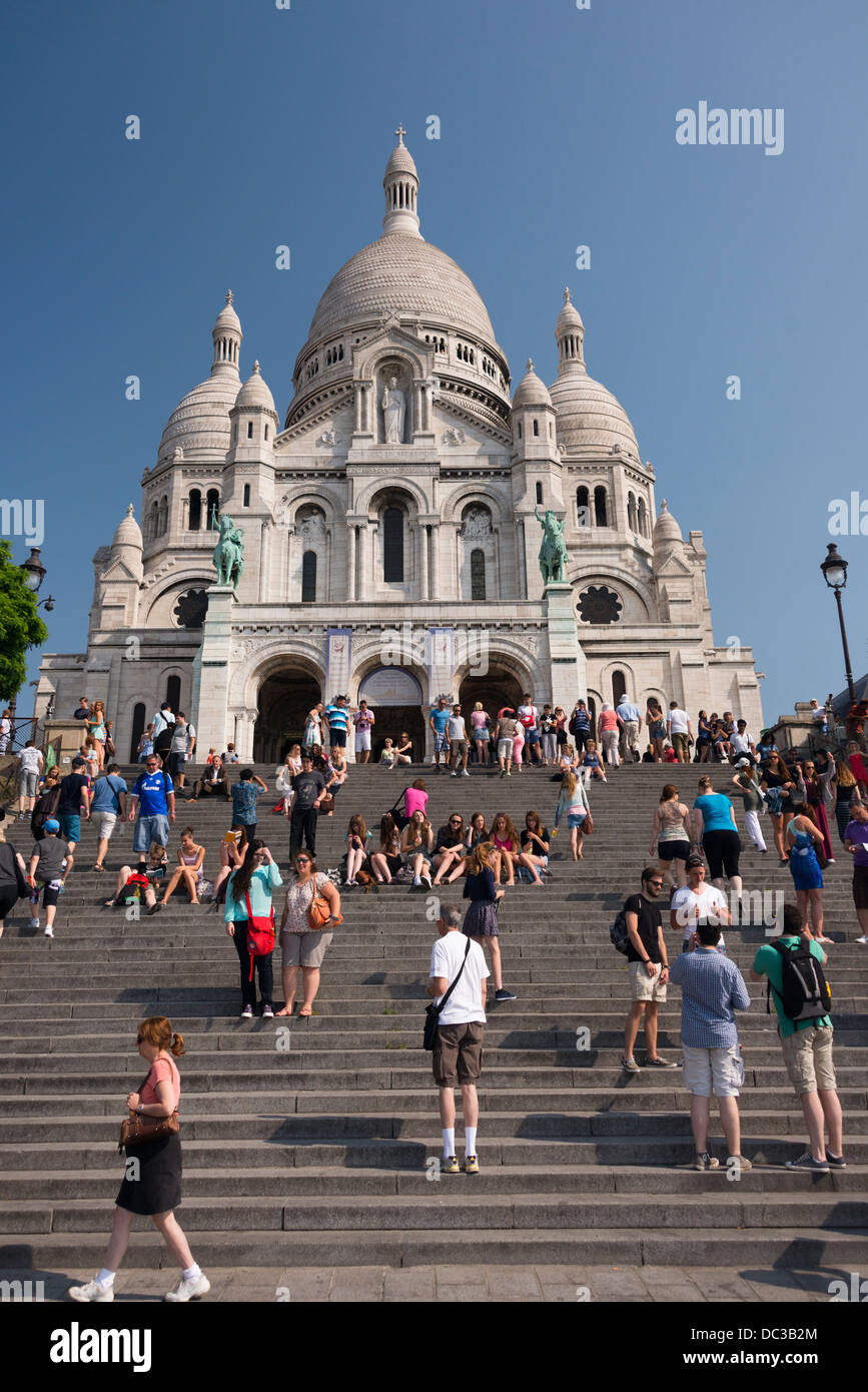 Tourists gather on the steps of Sacré Coeur Basilica, Montmartre, Paris Stock Photo
