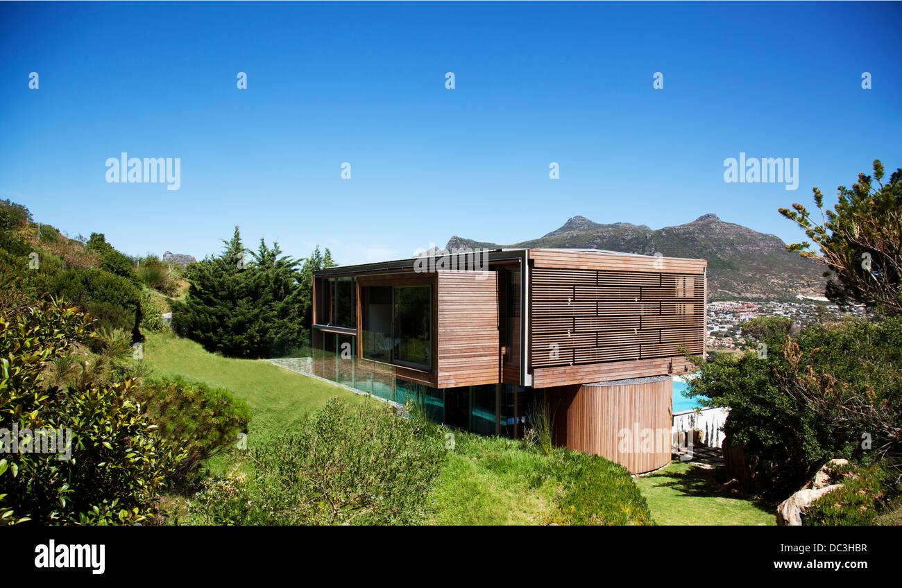 Modern house mountain hi-res stock photography and images - Alamy