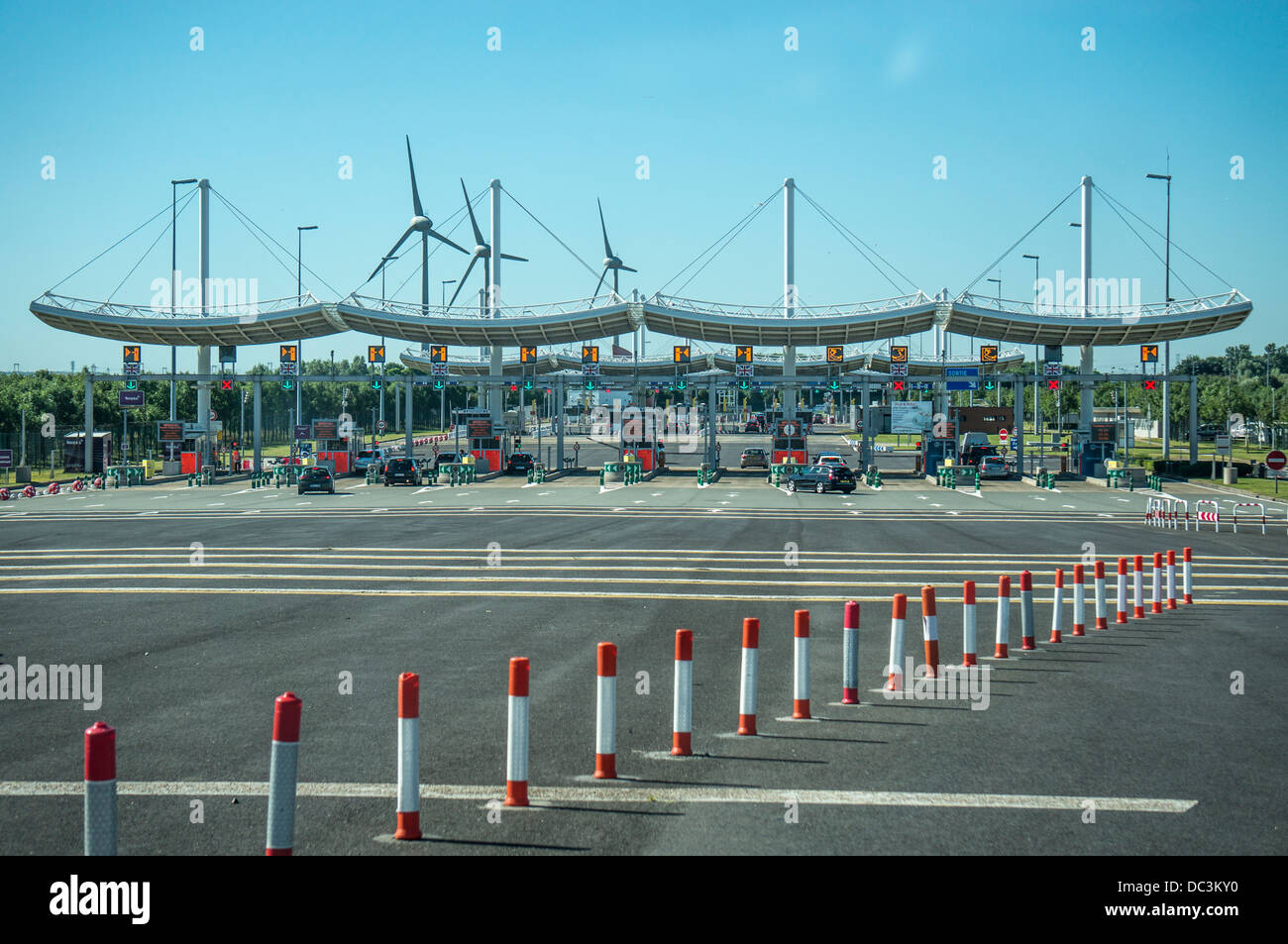 UK border control at the Eurotunnel terminal, Calais, France, for vehicles, drivers and passengers leaving mainland Europe, bound for the UK. Stock Photo