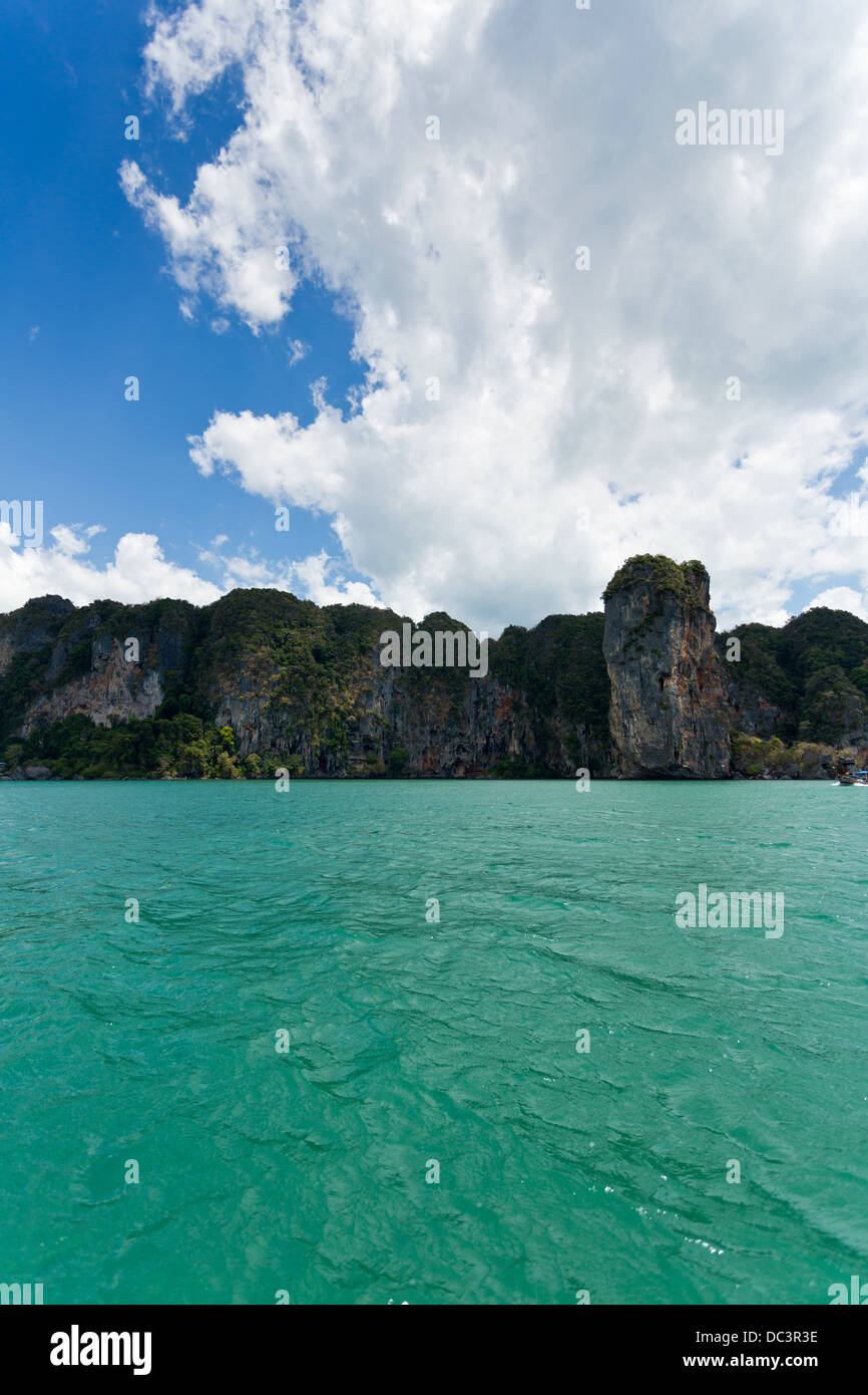 View onto Rock Formations approaching Railay beach in the Krabi Province, Thailand Stock Photo