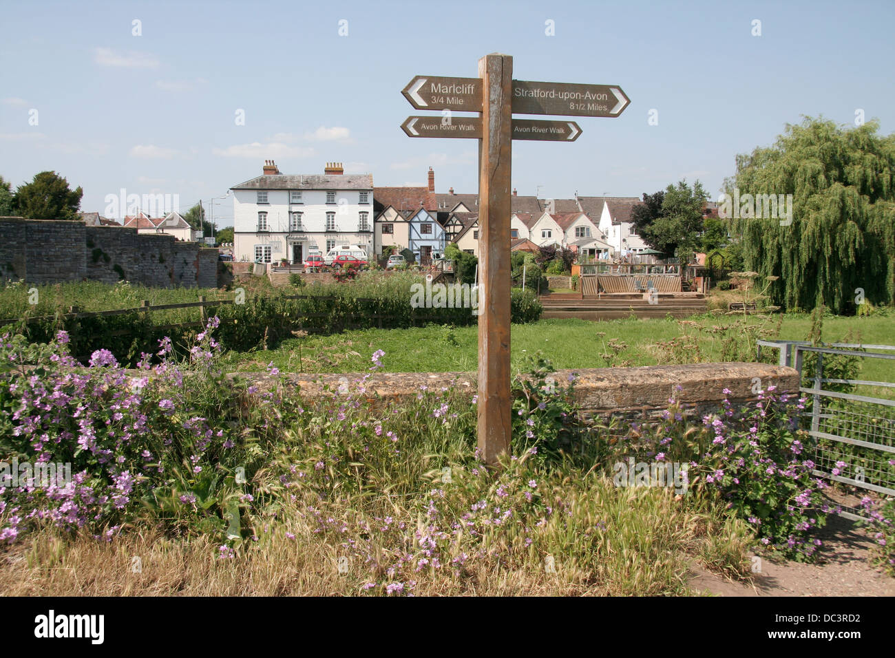 Avon River Walk Bidford on Avon Warwickshire England UK Stock Photo Alamy