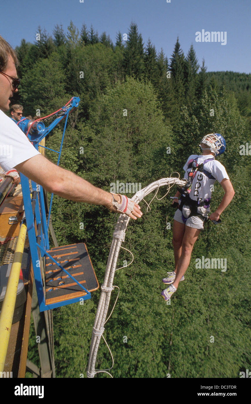 Bungy jump safety hires stock photography and images Alamy